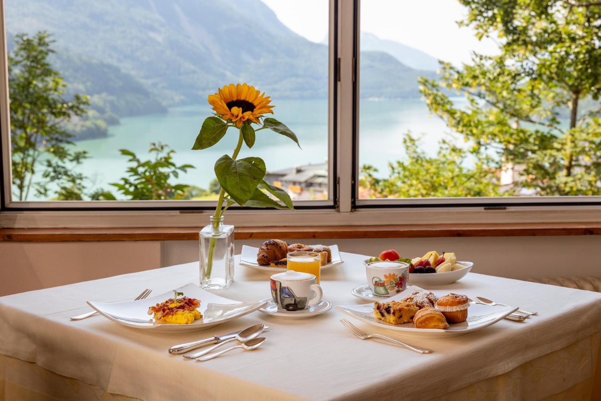 Hotel Londra Slow Living Мольвено Екстер'єр фото
